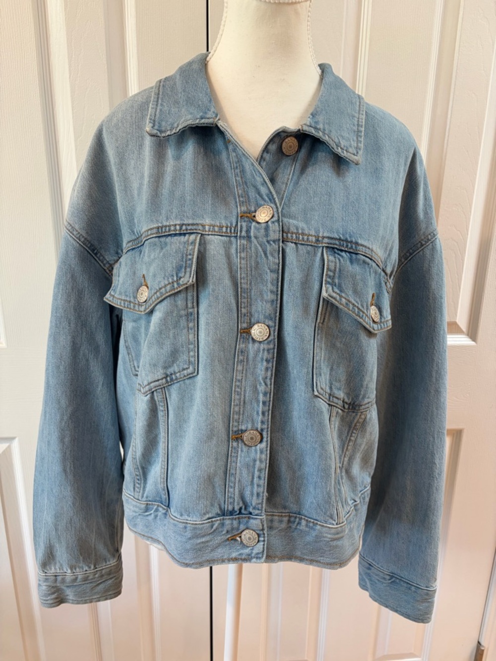 Banana Republic Medium Wash Oversized Denim/Jean Jacket Size Large